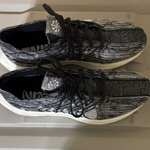 Nike Men's Black & White Knit Running Shoes